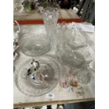 A QUANTITY OF GLASSWARE TO INCLUDE COLOURED ANIMALS, VASES, BOWLS AND PEAR SHAPED TRINKET