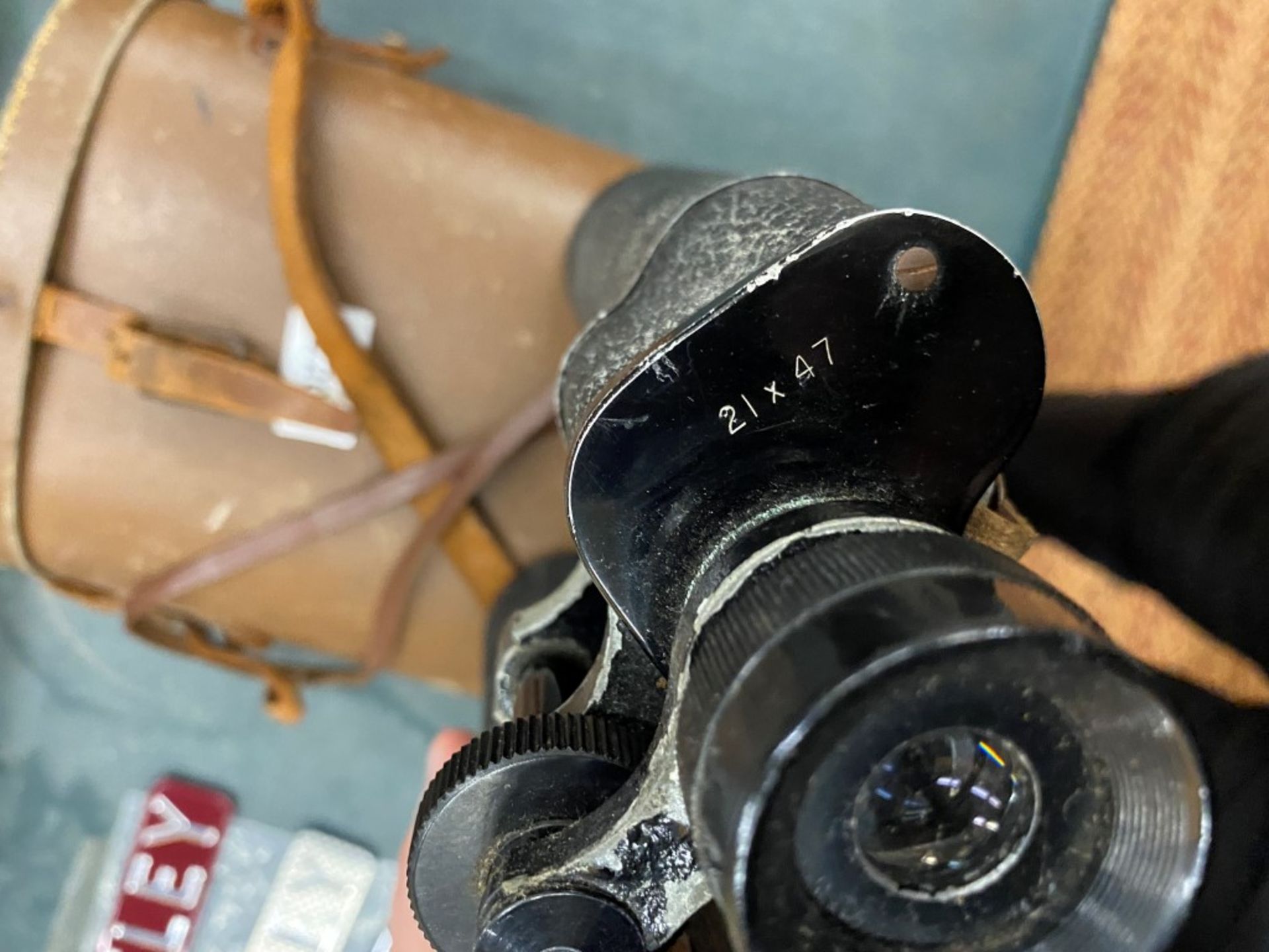 A PAIR OF VINTAGE LIEBERMAN AND GORTZ BINOCULARS IN A CASE - Image 10 of 12