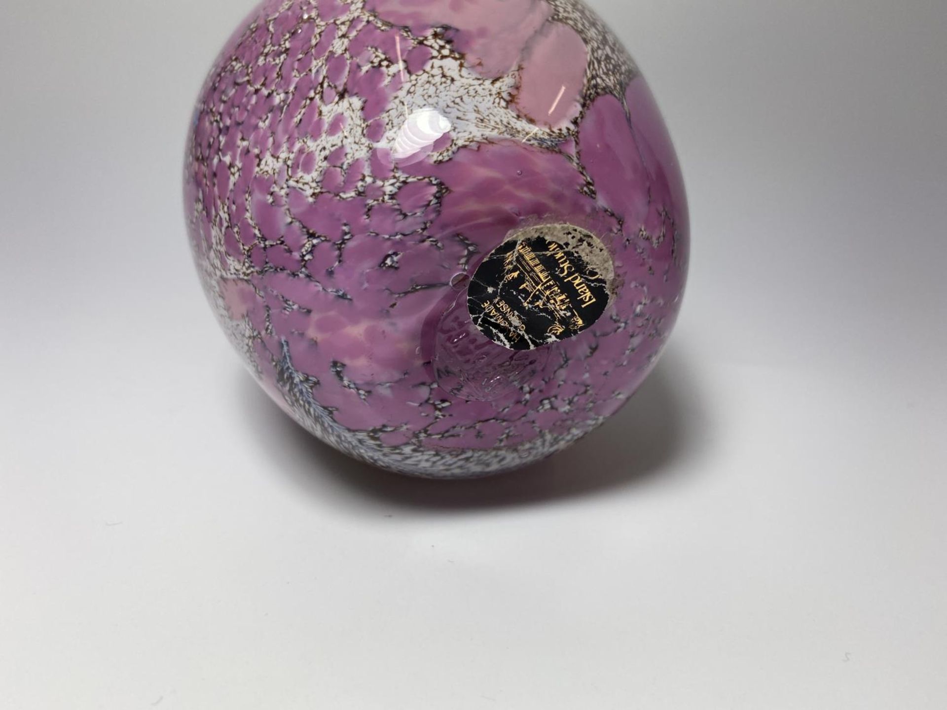 A VINTAGE ISLAND STUDIO PINK GLASS PAPERWEIGHT - Image 2 of 2