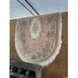 A CREAM PATTERNED KAYAN FRINGED RUG