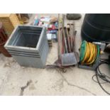 AN ASSORTMENT OF GARDEN TOOLS TO INCLUDE A HOSE REEL, A METAL PLANTER, A FORK AND SPADES ETC