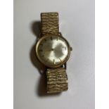 A VINTAGE 1960'S 9CT GOLD CASED 'ROTARY' COMMODORE AUTOMATIC 21 JEWELS DATE WATCH