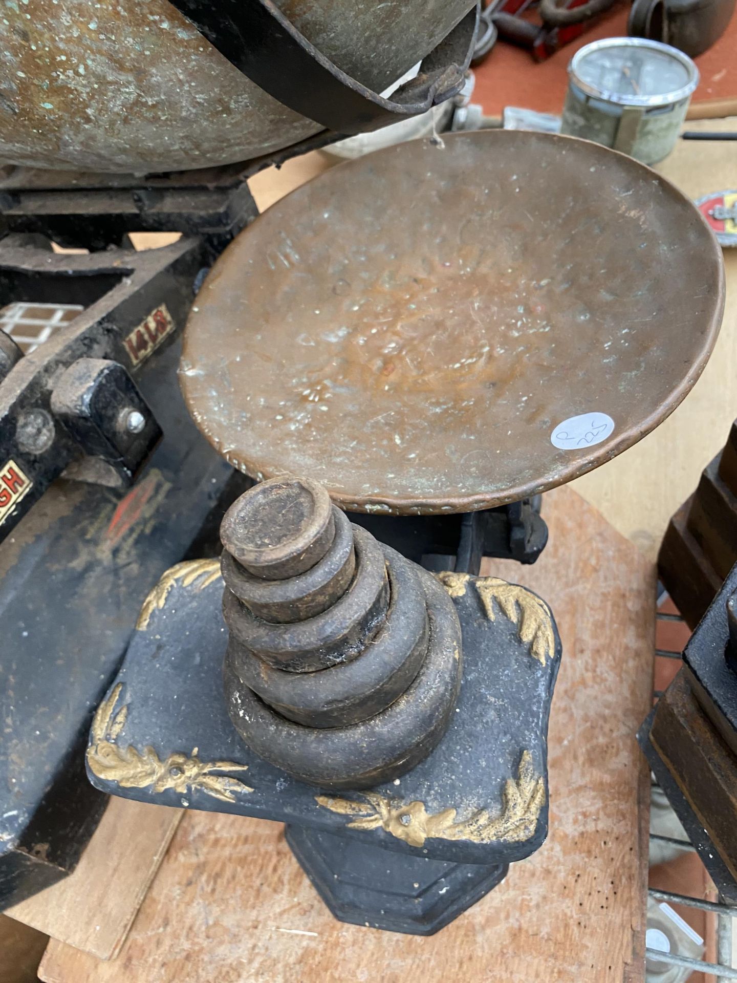 TWO SETS OF VINTAGE KITCHEN BALANCE SCALES AND A LARGE ASSORTMENT OF CAST WEIGHTS - Image 4 of 5