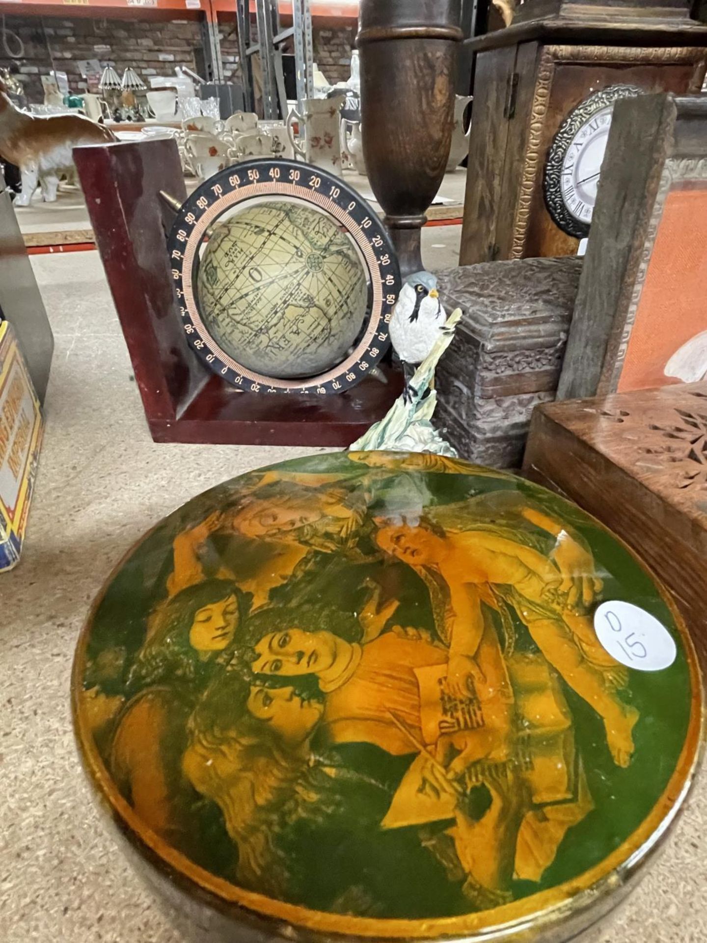 A WOODEN MANTLE CLOCK TOGETHER WITH VARIOUS TREEN WARE TO INCLUDE CANDLESTICKS, A RUSSIAN DOLL, - Image 8 of 8