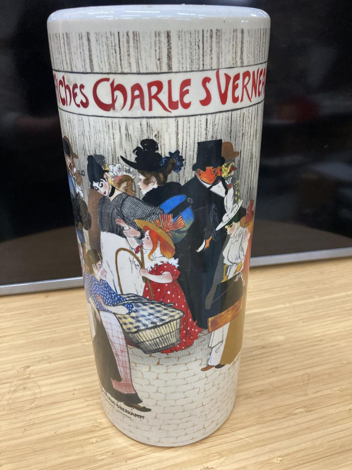 A LARGE CYLINDRICAL VASE WITH A VINTAGE STYLE PARIS STREET SCENE HEIGHT 32CM