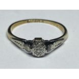 A 9 CARAT GOLD AND PLATINUM RING WITH A DIAMOND SOLITAIRE SIZE M