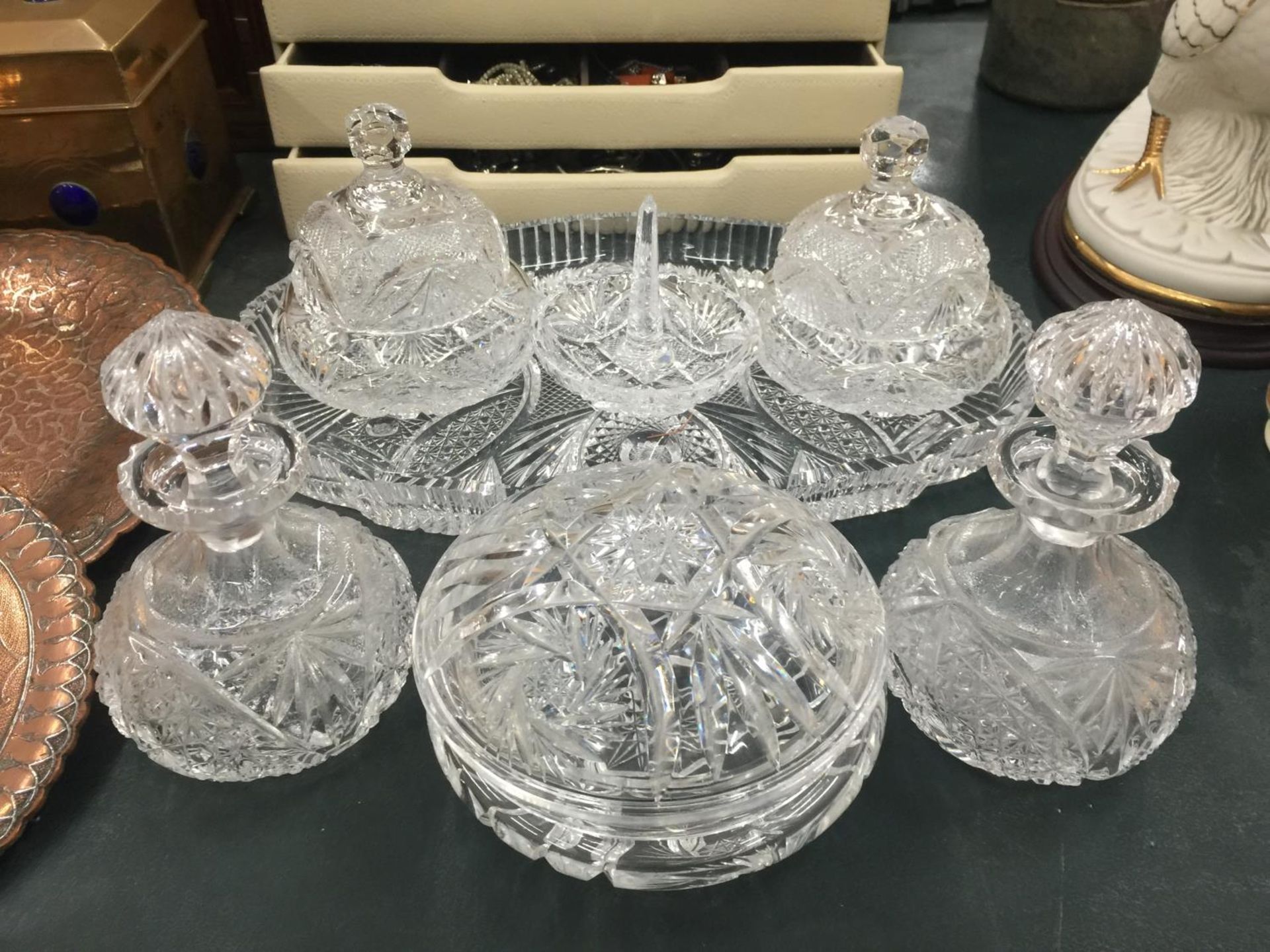 SEVEN ITEMS OF CUT GLASS DRESSING TABLES ITEMS TO INCLUDE A TRAY, RING HOLDERS, PERFUME BOTTLES ETC