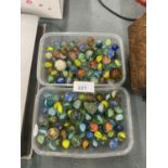 A QUANTITY OF VINTAGE MARBLES