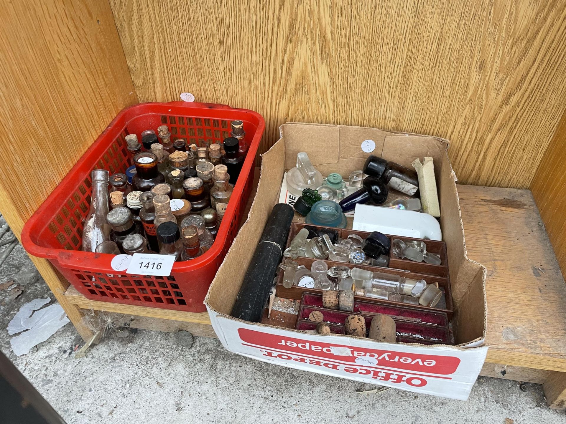 A LARGE ASSORTMENT OF VINTAGE GLASS BOTTLES AND VARIOUS STOPPERS