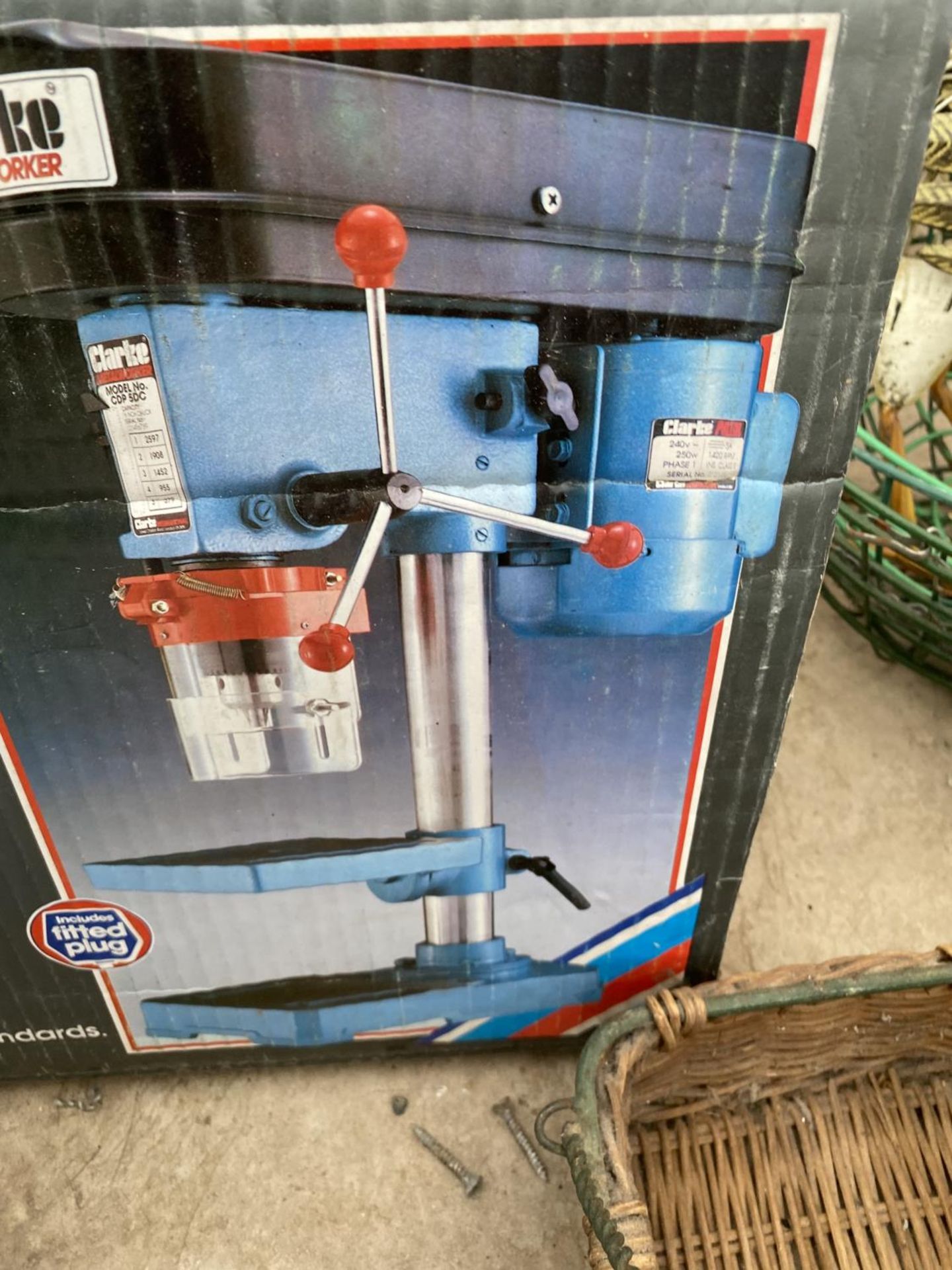 A NEW AND BOXED CLARKE METALWORKER PILLAR DRILL AND A FERM FBJ-710 BISCUIT JOINTER - Bild 4 aus 5