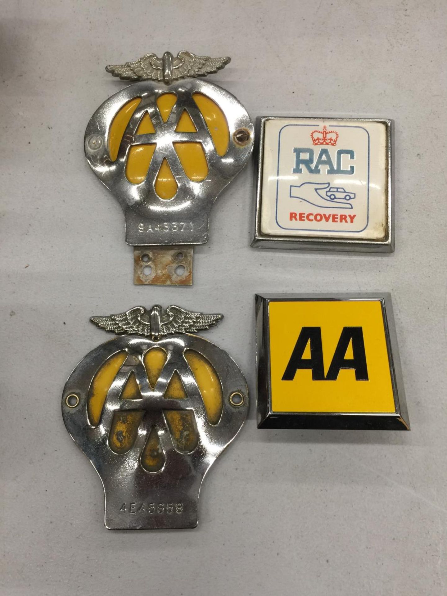 FOUR VINTAGE CAR BADGES TO INCLUDE THREE AA AND AN RAC