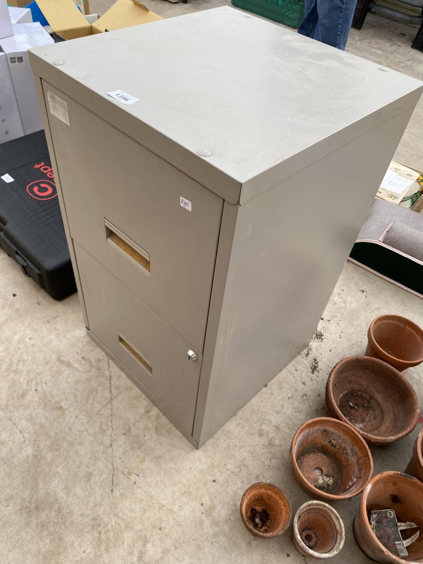 A TWO DRAWER METAL FILING CABINET - Image 2 of 2