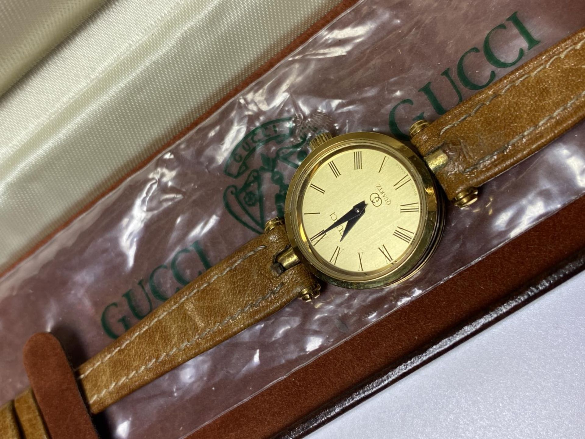 A BOXED LADIES 'GUCCI' QUARTZ WATCH - Image 2 of 3