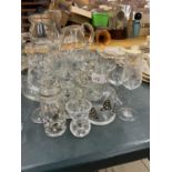 A QUANTITY OF GLASSWARE TO INCLUDE GLASSES, JUGS, LIDDED POTS ETC
