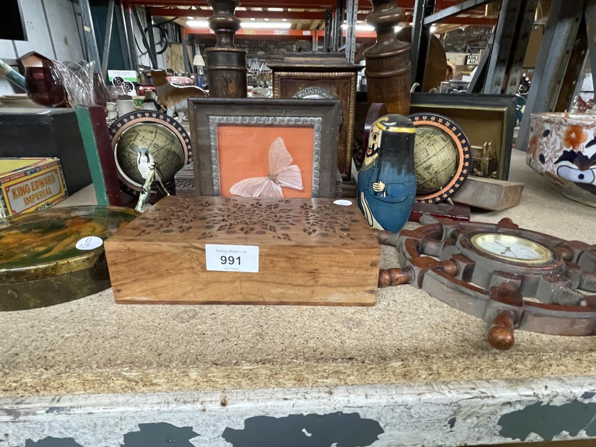 A WOODEN MANTLE CLOCK TOGETHER WITH VARIOUS TREEN WARE TO INCLUDE CANDLESTICKS, A RUSSIAN DOLL, - Image 3 of 8