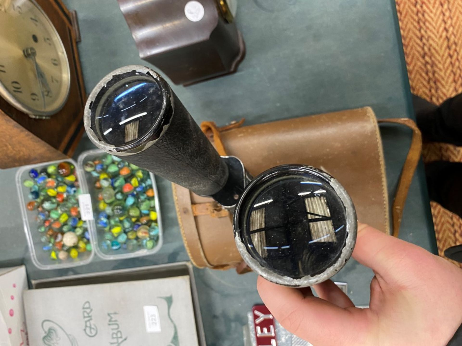 A PAIR OF VINTAGE LIEBERMAN AND GORTZ BINOCULARS IN A CASE - Image 11 of 12