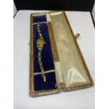 A VINTAGE GOLD PLATED WRIST WATCH IN A PRESENTATION BOX