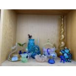 AN ASSORTMENT OF COLOURED GLASS ITEMS TO INCLUDE ANIMAL FIGURES, A LARGE BOTTLE WITH STOPPER AND