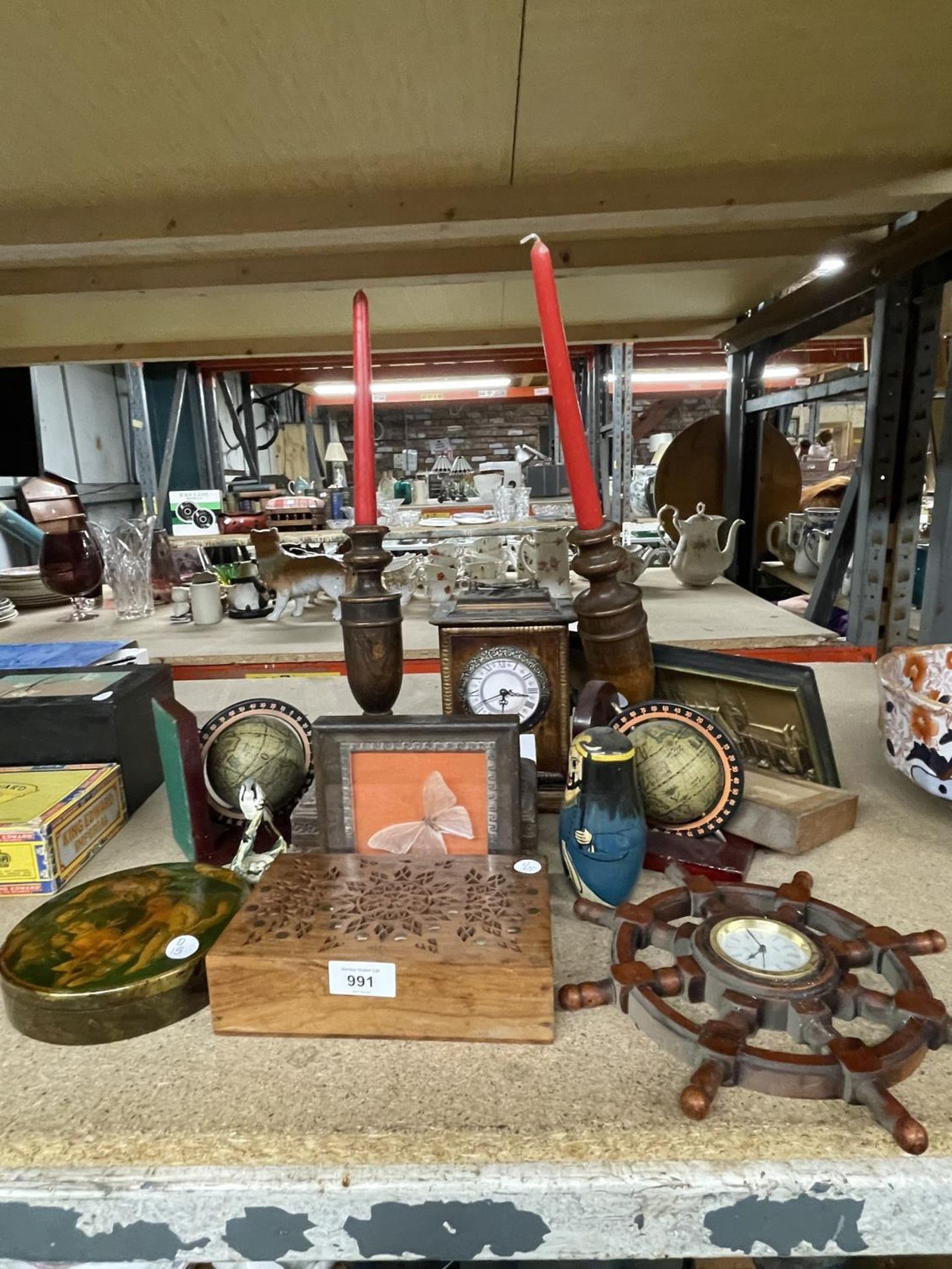 A WOODEN MANTLE CLOCK TOGETHER WITH VARIOUS TREEN WARE TO INCLUDE CANDLESTICKS, A RUSSIAN DOLL,