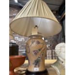 A LARGE ORIENTAL STYLE TABLE LAMP WITH SHADE AND EMBOSSED SWAG DECORATION HEIGHT TO BULB FITTING