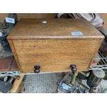 A VINTAGE OAK WORK BOX ENCLOSING A SINGLE DRAWER AND LIFT UP LID