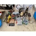 AN ASSORTMENT OF ITEMS TO INCLUDE A VINTAGE BLOW TORCH, TWO MINITURE VICES, A MINITURE ANVIL AND A