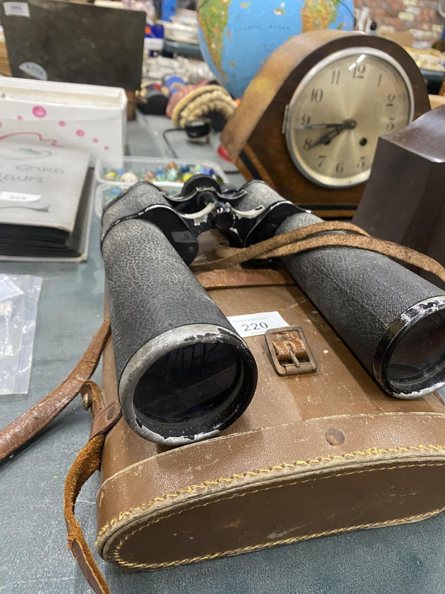 A PAIR OF VINTAGE LIEBERMAN AND GORTZ BINOCULARS IN A CASE - Image 3 of 12