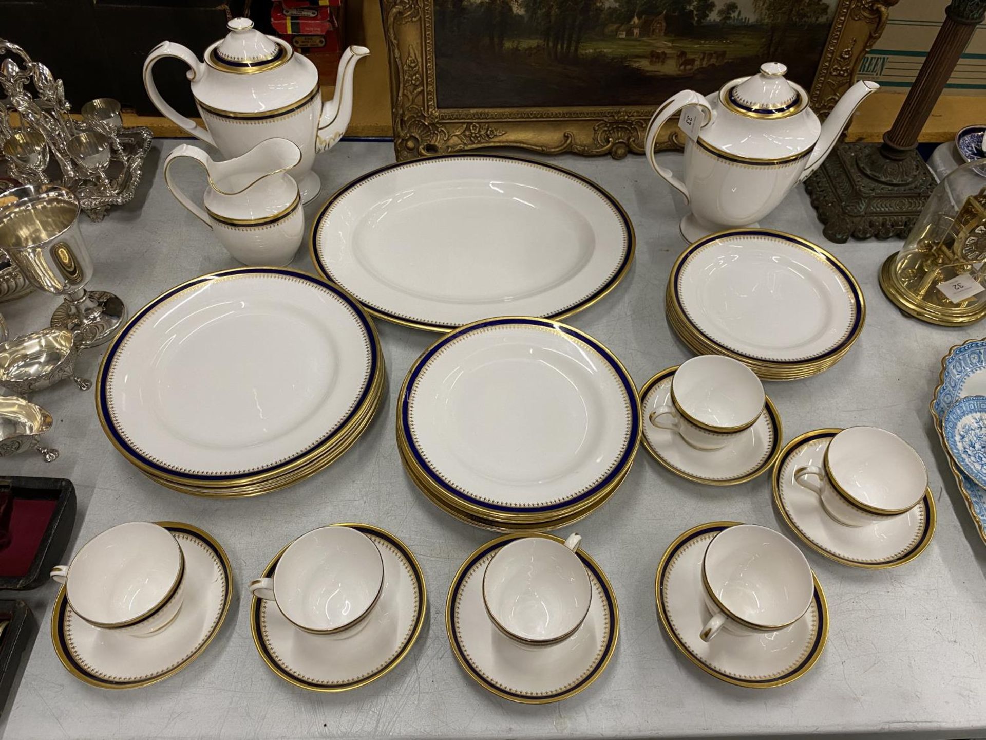 A THIRTY-FOUR PIECE SPODE 'KNIGHTSBRIDGE' PATTERN DINNER SERVICE WITH TEAPOTS, DINNER PLATES,