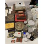 A LARGE QUANTITY OF VINTAGE TINS TO INCLUDE MEDICINAL, SMITH'S CRISPS, OXO, BISCUIT, ETC