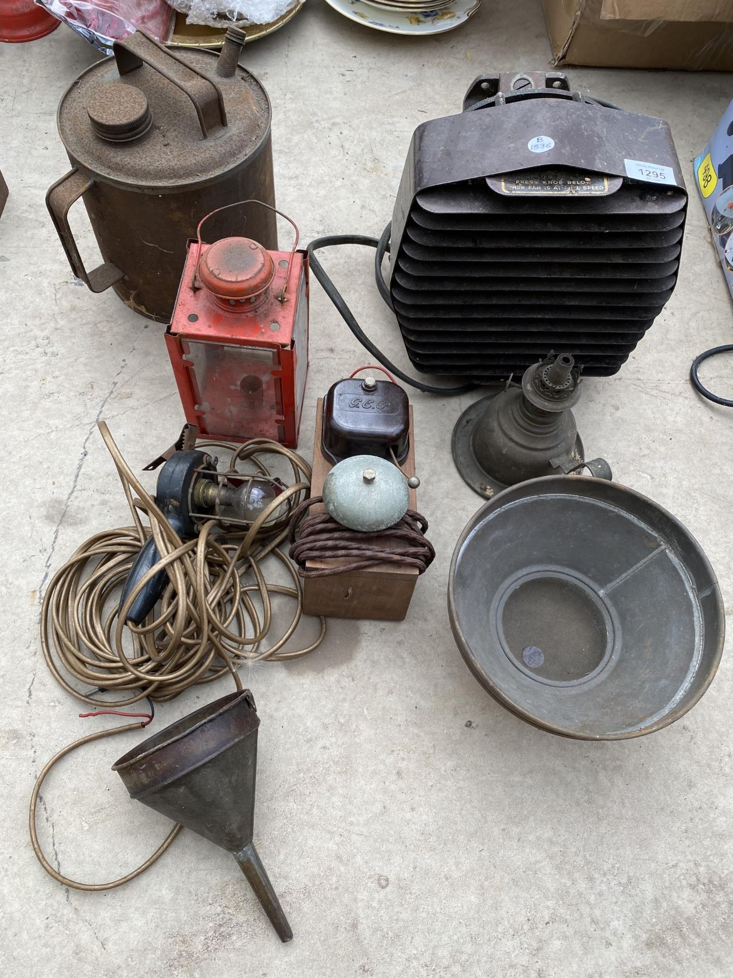 A COLLECTION OF VINTAGE ITEMS TO INCLUDE A VINTAGE WALL HEATER, BELL, OIL CAN ETC