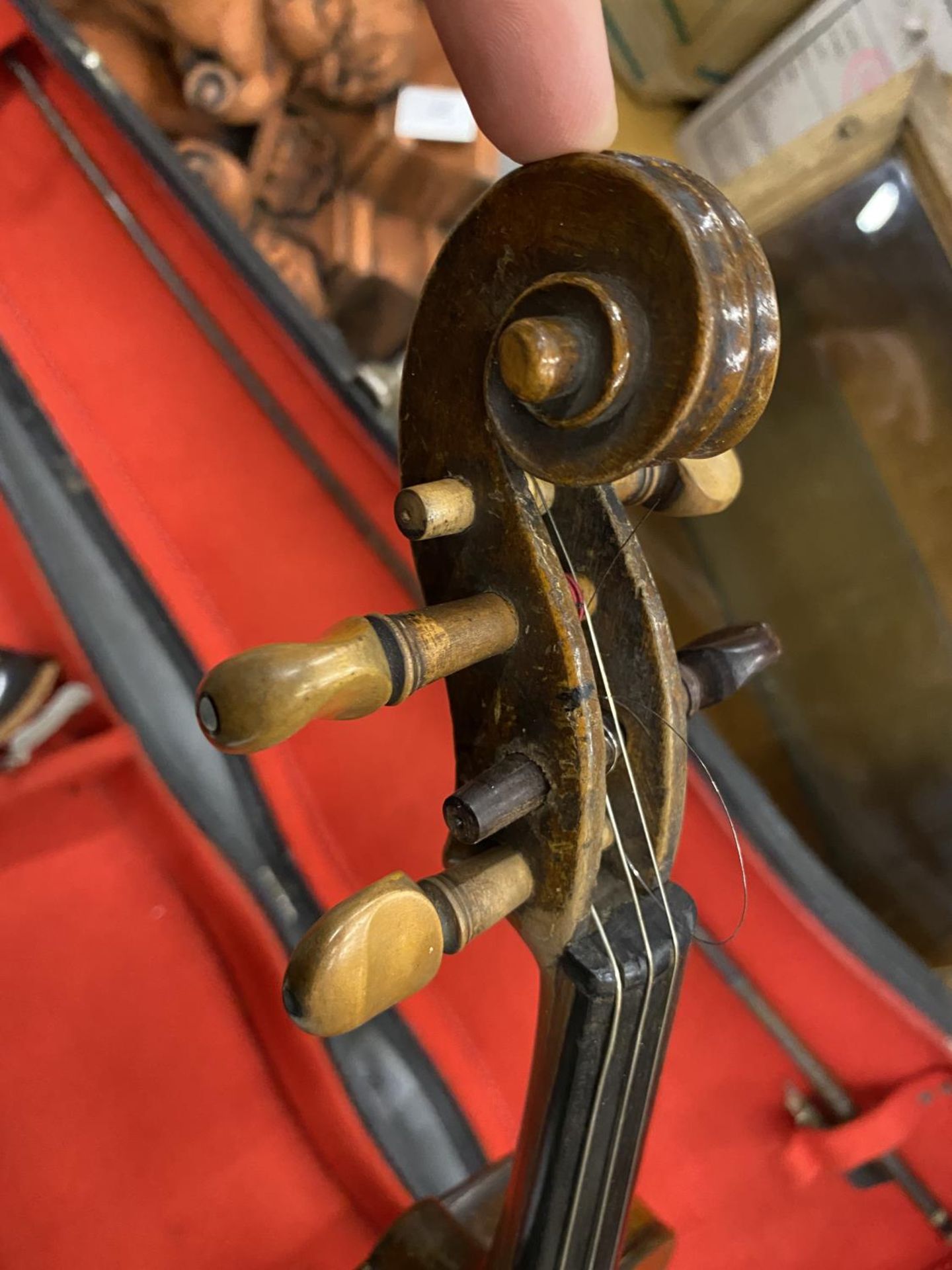 A 19TH CENTURY CASED VIOLIN WITH PAPER LABEL TO INTERIOR - 'JOANNES GEORGIUS' (DATE DIFFICULT TO - Image 2 of 10