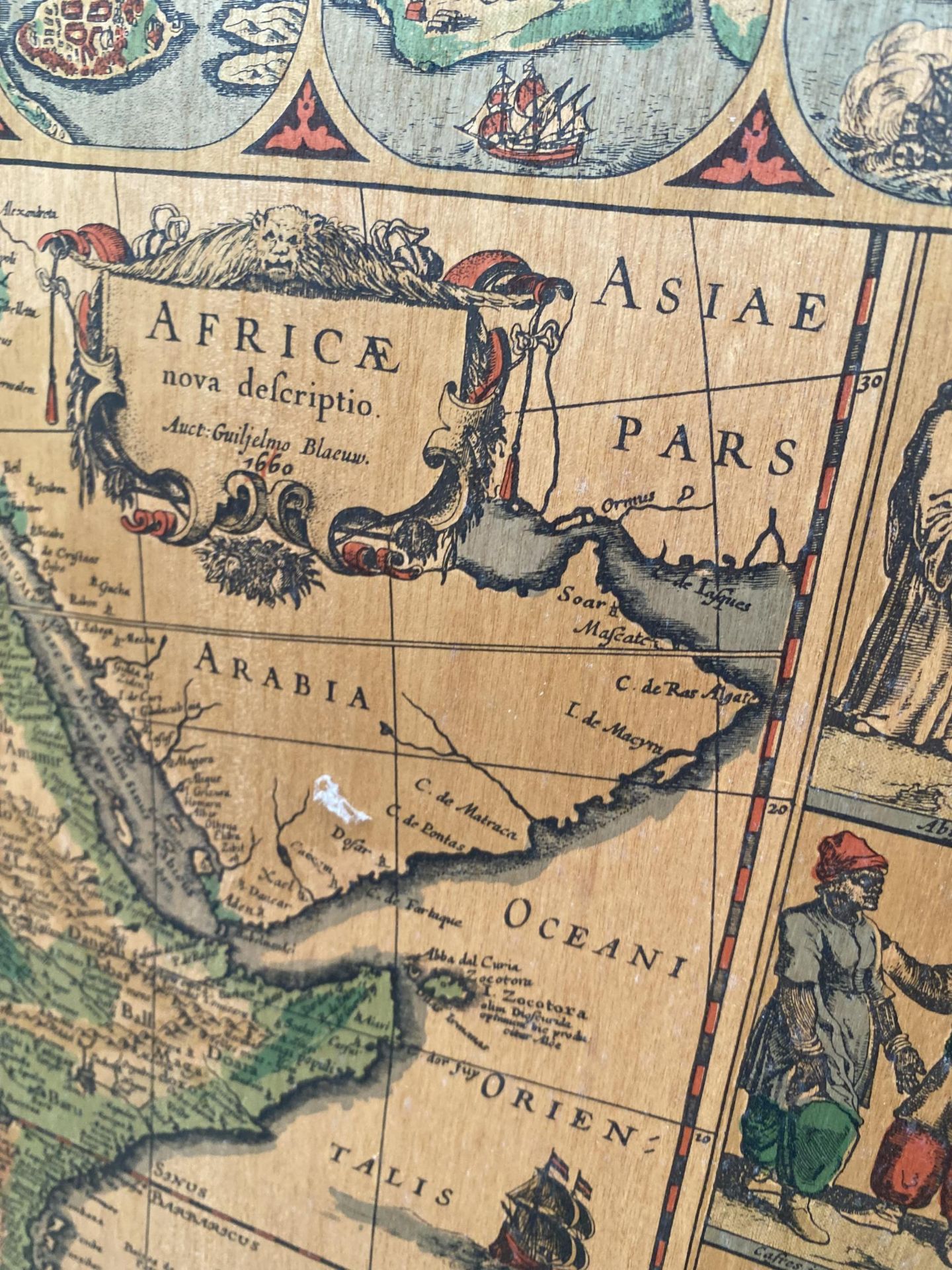 A WOODEN FRAMED WOODEN MAP OF AFRICA - Image 3 of 3