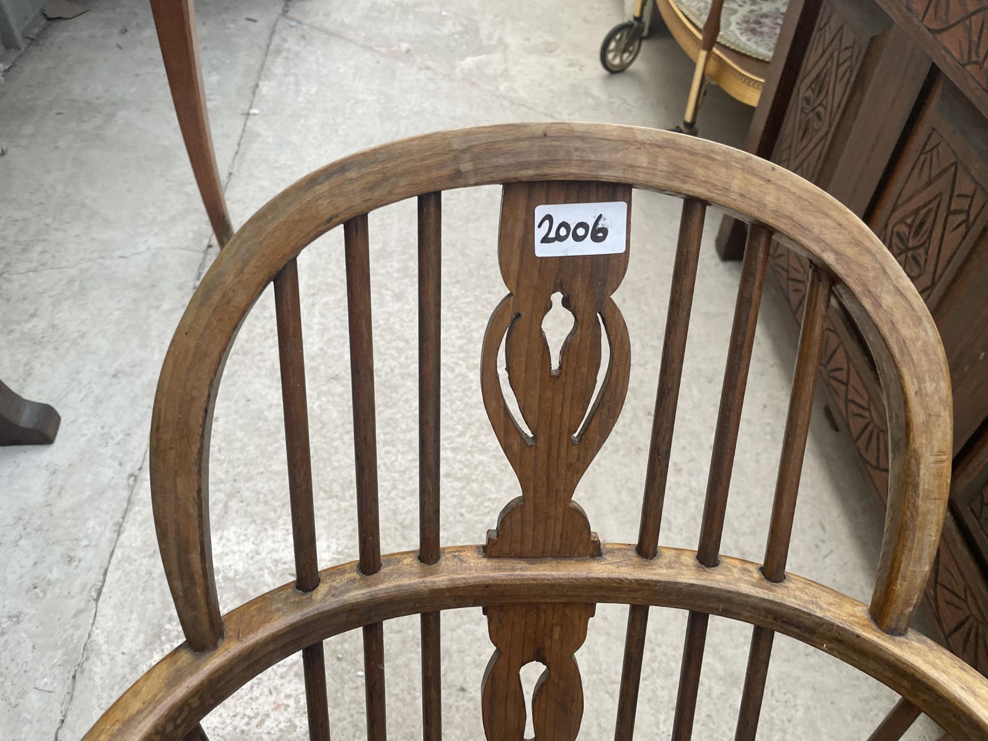 AN 18TH CENTURY STYLE BEECH WINDSOR STYLE CHILDS CHAIR - Image 2 of 4
