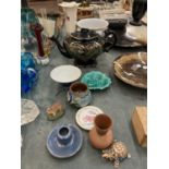 A QUANTITY OF CERAMIC ITEMS TO INCLUDE A VINTAGE BLACK TEAPOT, VASES, PLANTER, CANDLESTICK, ETC