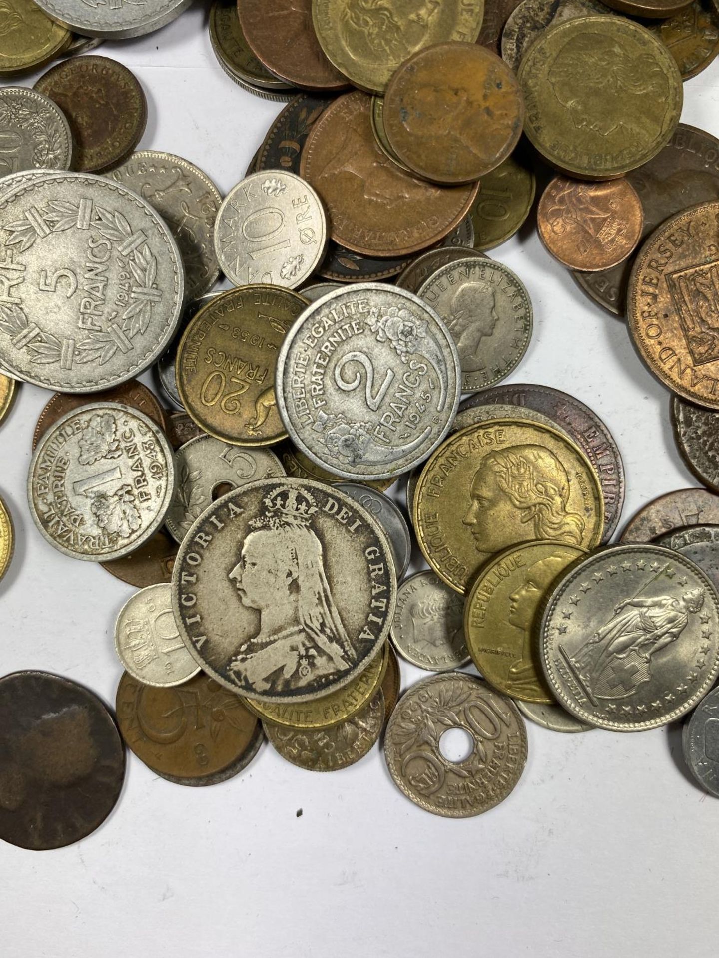 A MIXED LOT OF COINS TO INCLUDE 1892 SILVER COIN, 19TH CENTURY COPPERS ETC - Image 3 of 3