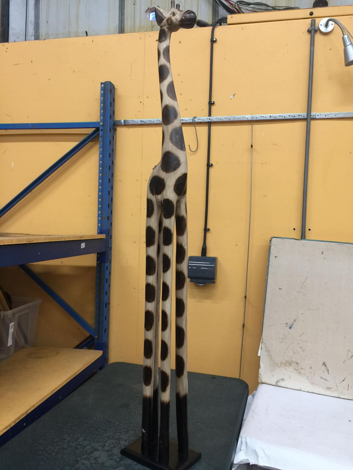 A LARGE WOODEN GIRAFFE HEIGHT 150CM