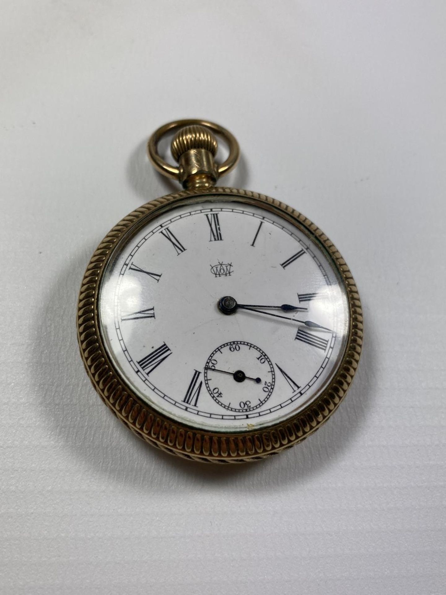 A VINTAGE GOLD PLATED U.S.A OPEN FACED POCKET WATCH, SIGNED TO MOVEMENT, NUMBERED 802611