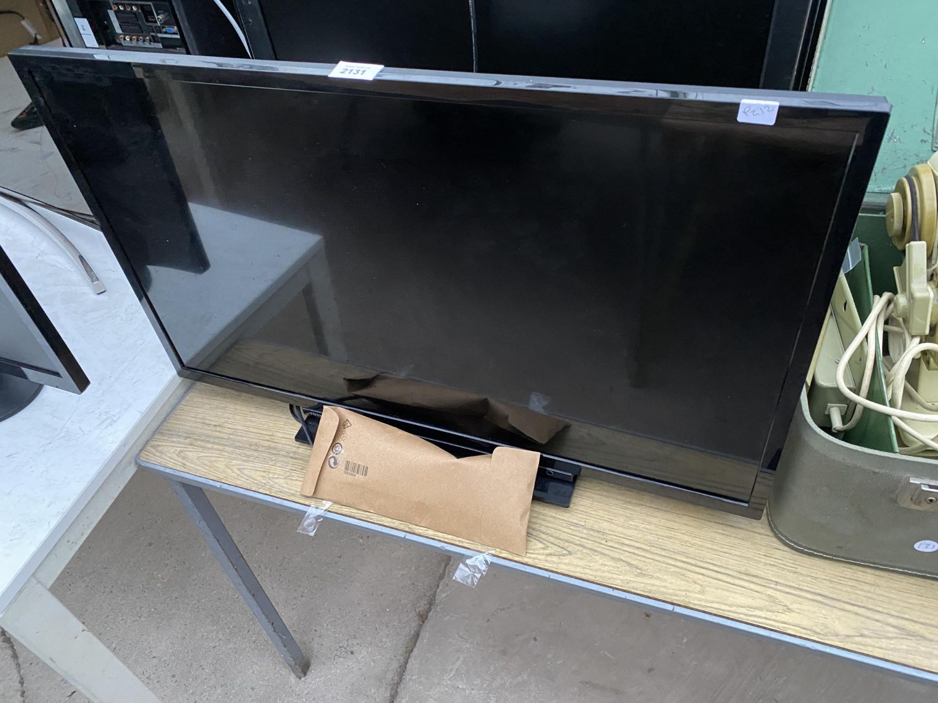 A TOSHIBA 32" TELEVISION WITH REMOTE CONTROL