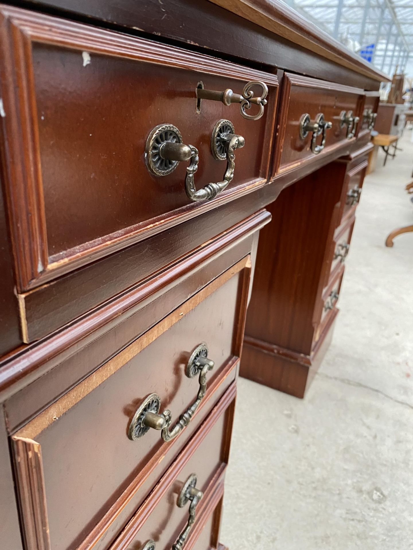 A MAHOGANY TWIN PEDESTAL DESK WITH INSET LEATHER TOP, ENCLOSING EIGHT DRAWERS, 48X24" - Image 4 of 4