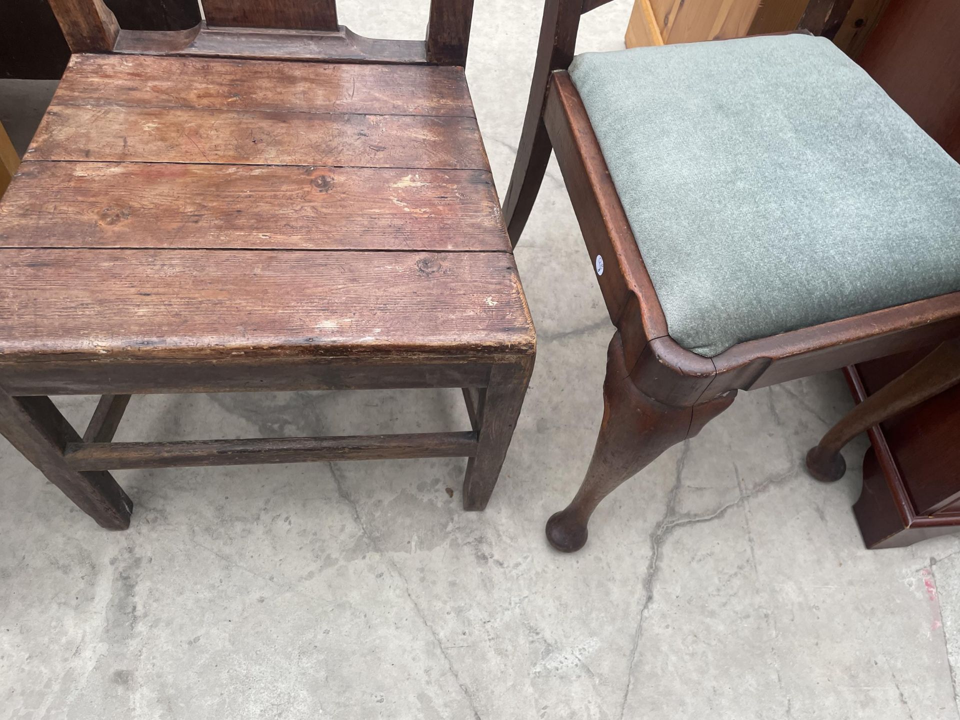 A 19TH CENTURY ELM AND BEECH SPLAT BACK CHAIR AND QUEEN ANNE STYLE CHAIR - Image 3 of 3