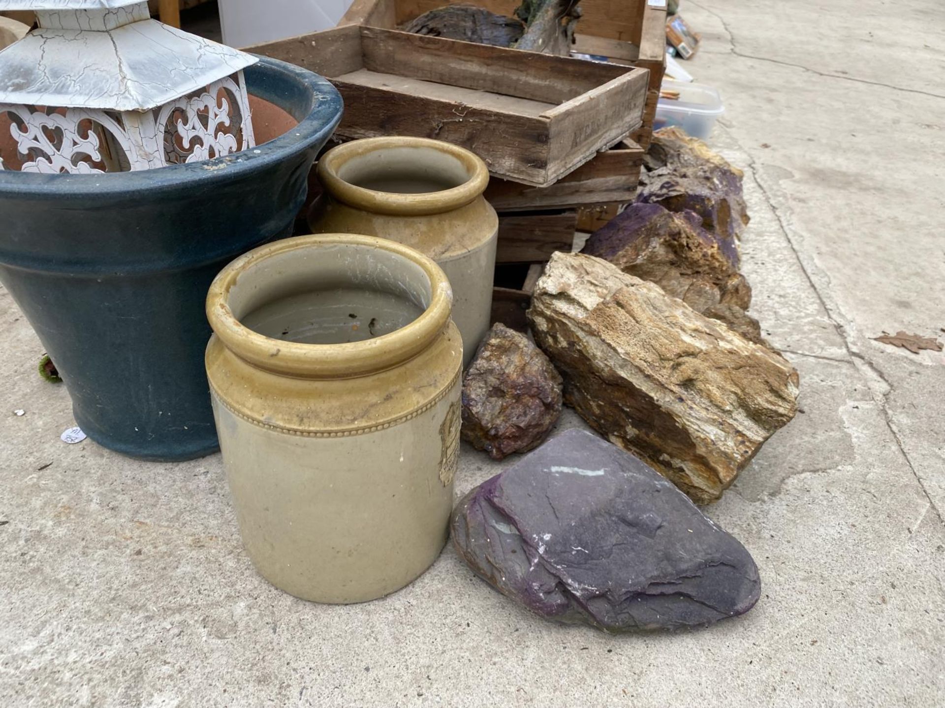 AN ASSORTMENT OF DECORATIVE ROCKS AND WOODEN CRATES ETC - Image 3 of 4