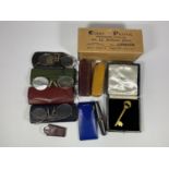 A MIXED GROUP OF VINTAGE ITEMS TO INCLUDE CASED SPECTACLES, GILT KEY IN CASE ETC