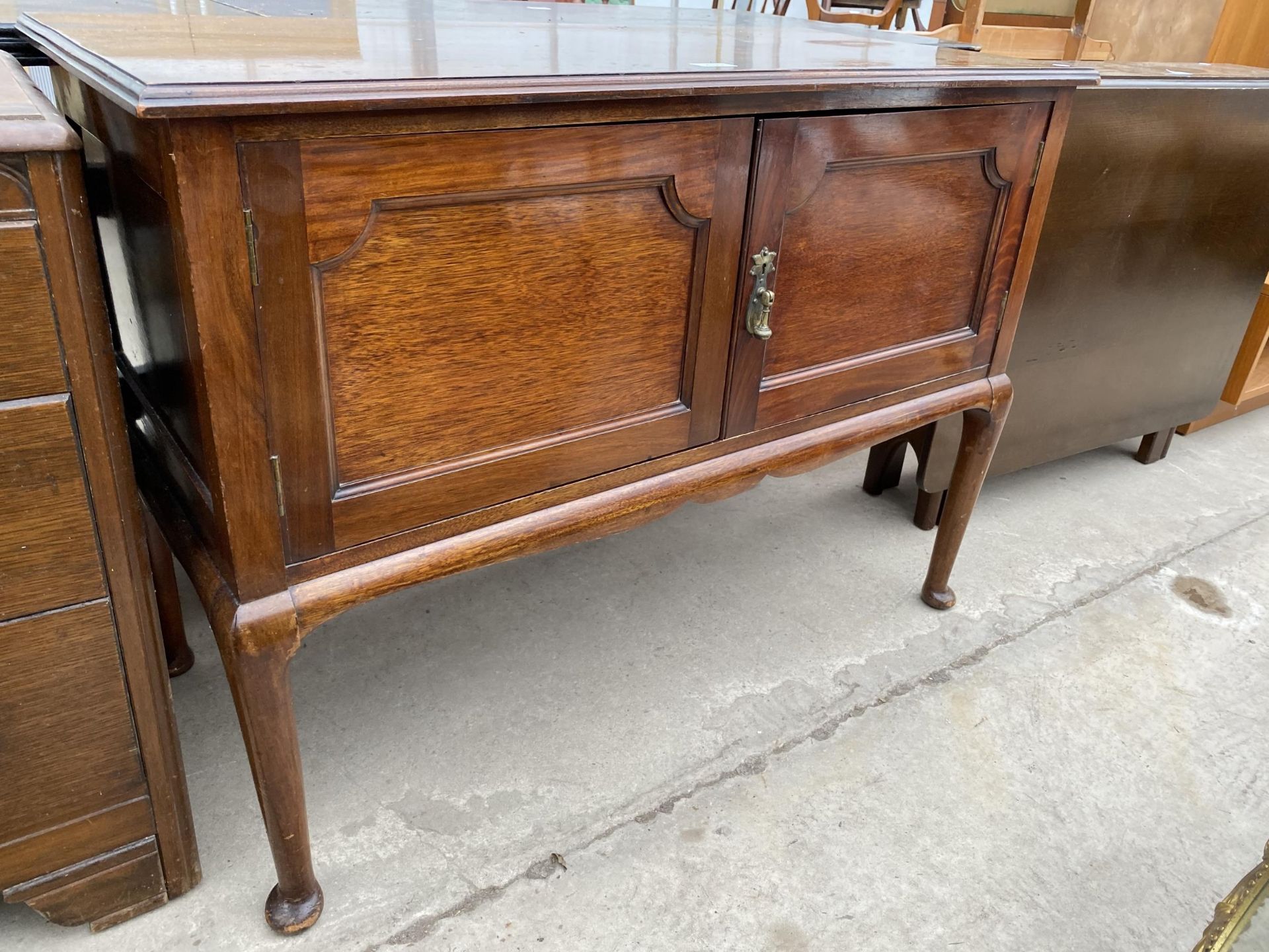 AN EDWARDIAN MAHOGANY TWO DOOR WASHSTAND, 41" WIDE - Image 2 of 5