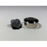 TWO ITEMS - A HALLMARKED SILVER AND TORTOISESHELL PILL BOX TOGETHER WITH A HEART SHAPED CLIP