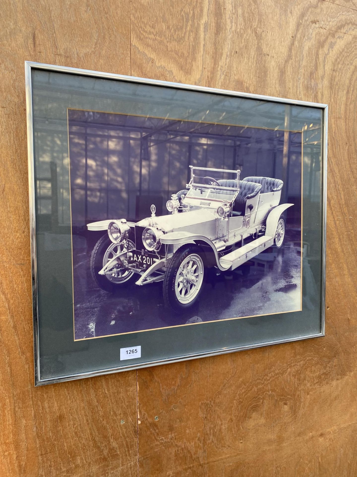 A FRAMED PRINT OF A VINTAGE ROLLS ROYCE 'THE SILVER GHOST'