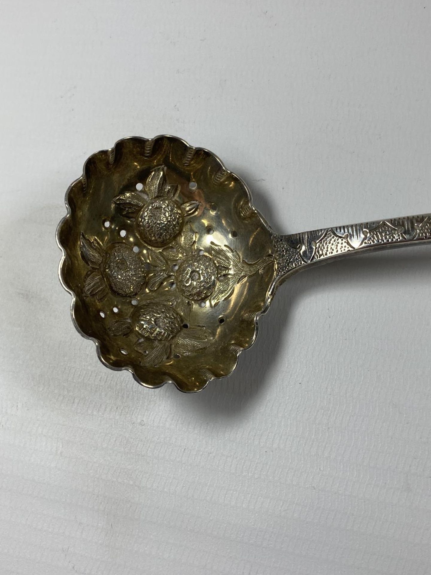 A WILLIAM IV SILVER BERRY SPOON, DATES TO LONDON, 1836, MAKER MARY CHAWNER (WIDOW OF WILLIAM CHAWNER - Image 2 of 3