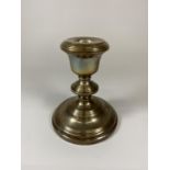 A HALLMARKED SILVER CANDLESTICK WITH WEIGHTED BASE, HEIGHT 13CM