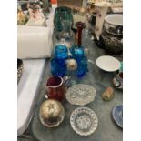 A QUANTITY OF GLASSWARE TO INCLUDE BLUE MUGS, VASES, JUGS, A SUGAR SHAKER, STORAGE POTS, ETC