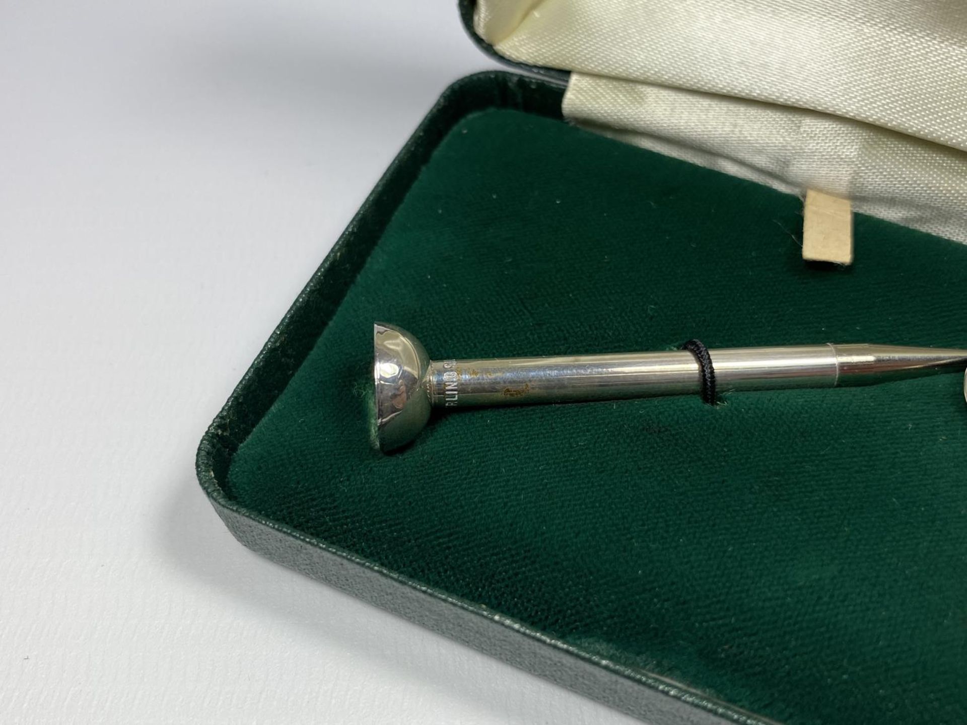 A BOXED STERLING SILVER GOLF TEE/PENCIL AND BALL MARKER - Image 3 of 4