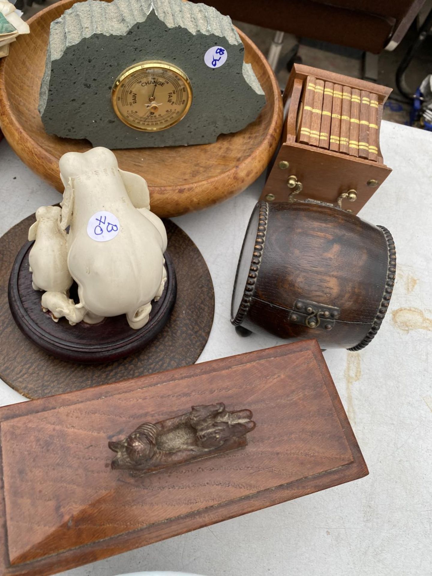 AN ASSORTMENT OF ITEMS TO INCLUDE A BRASS DEER, A TRINKET DISH AND A BAROMETER ETC - Image 2 of 8